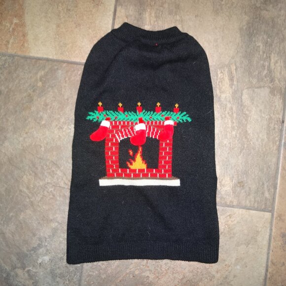 Christmas Black Dog Sweater Fireplace Mantel 3-D Stockings M Retail $38 FabDog - Picture 1 of 5